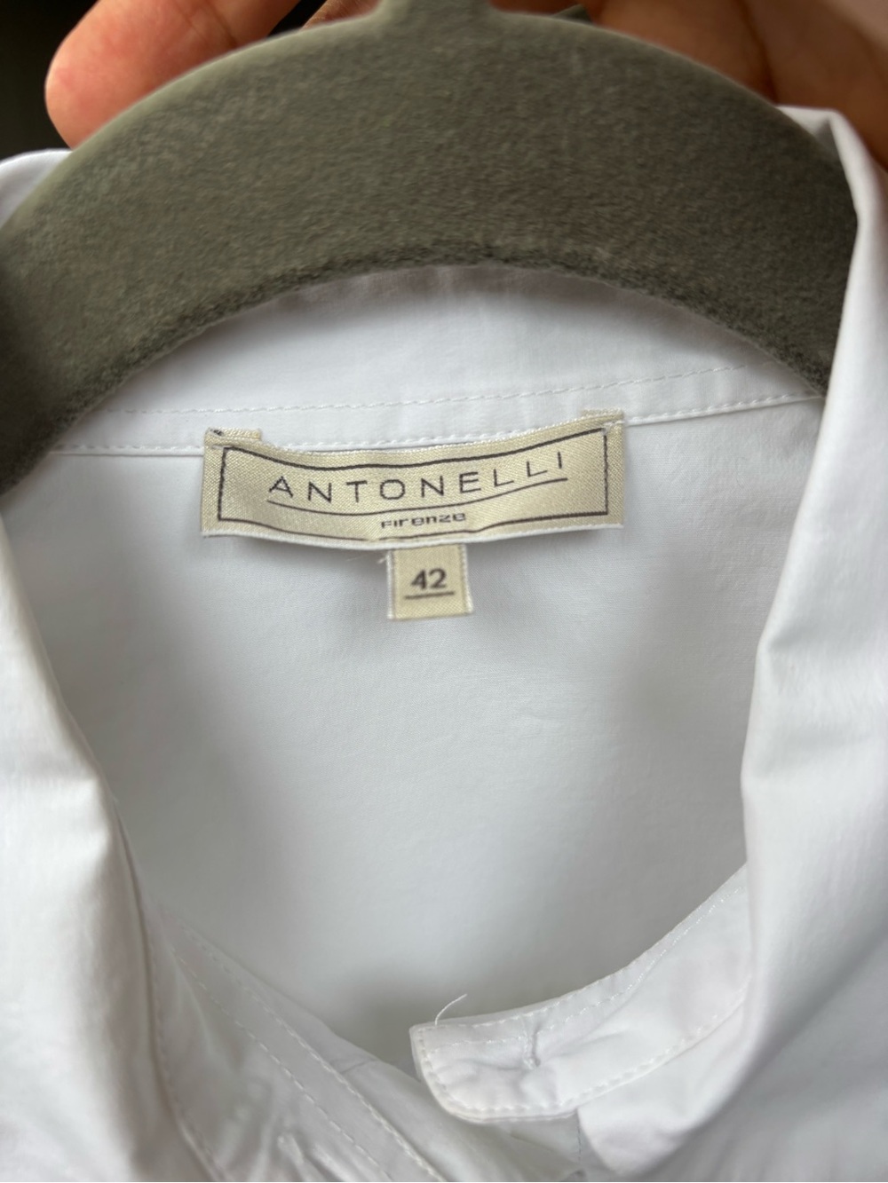 Relaxed White Short-Sleeve Button-Down Shirt - Picture 3 of 4